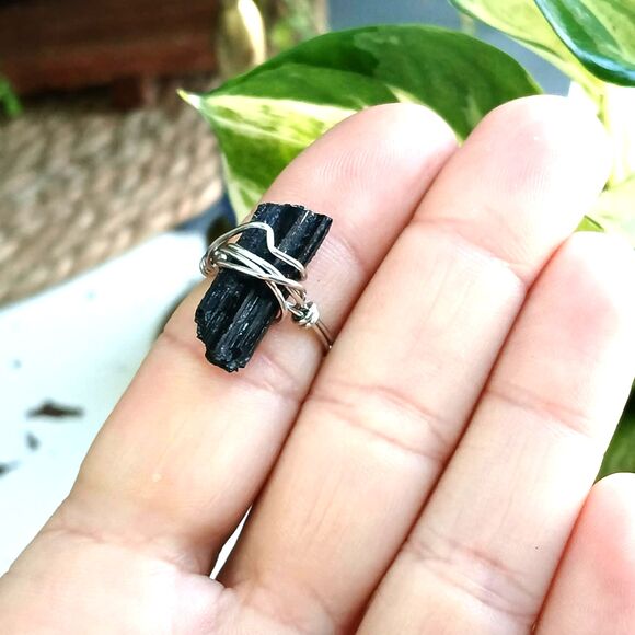 Raw Black Tourmaline Crystal Ring, Wire Wrapped Gemstone Jewelry, Size 6 - Picture 3 of 3